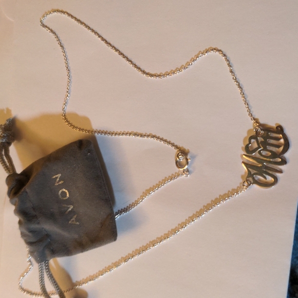 2/15$ Avon 925 Signed Mom Necklace with Cute Avon Bag - Picture 4 of 11
